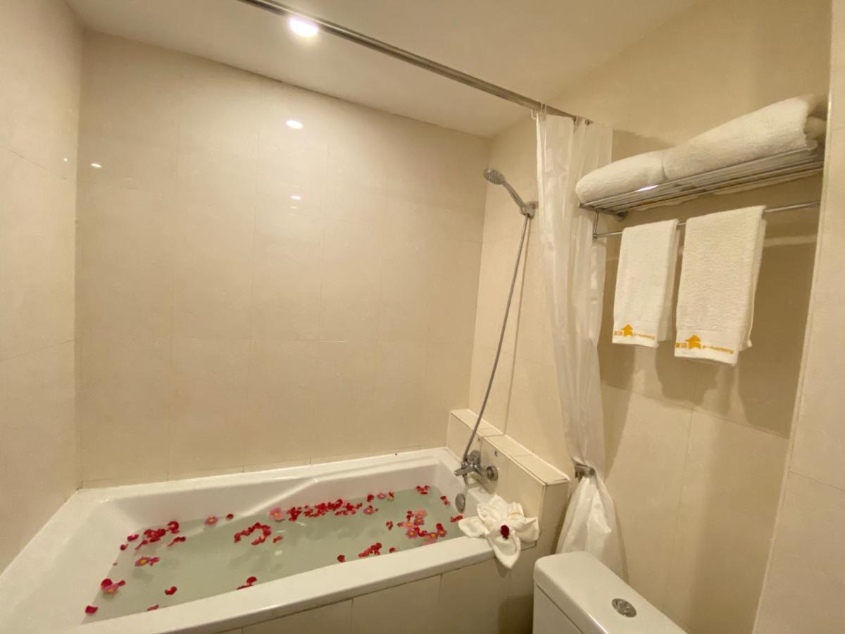 E-Outfitting Golden Country Hotel Mandalay Bagian luar foto